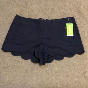 Lilly Pulitzer scalloped shorts in navy - size 8